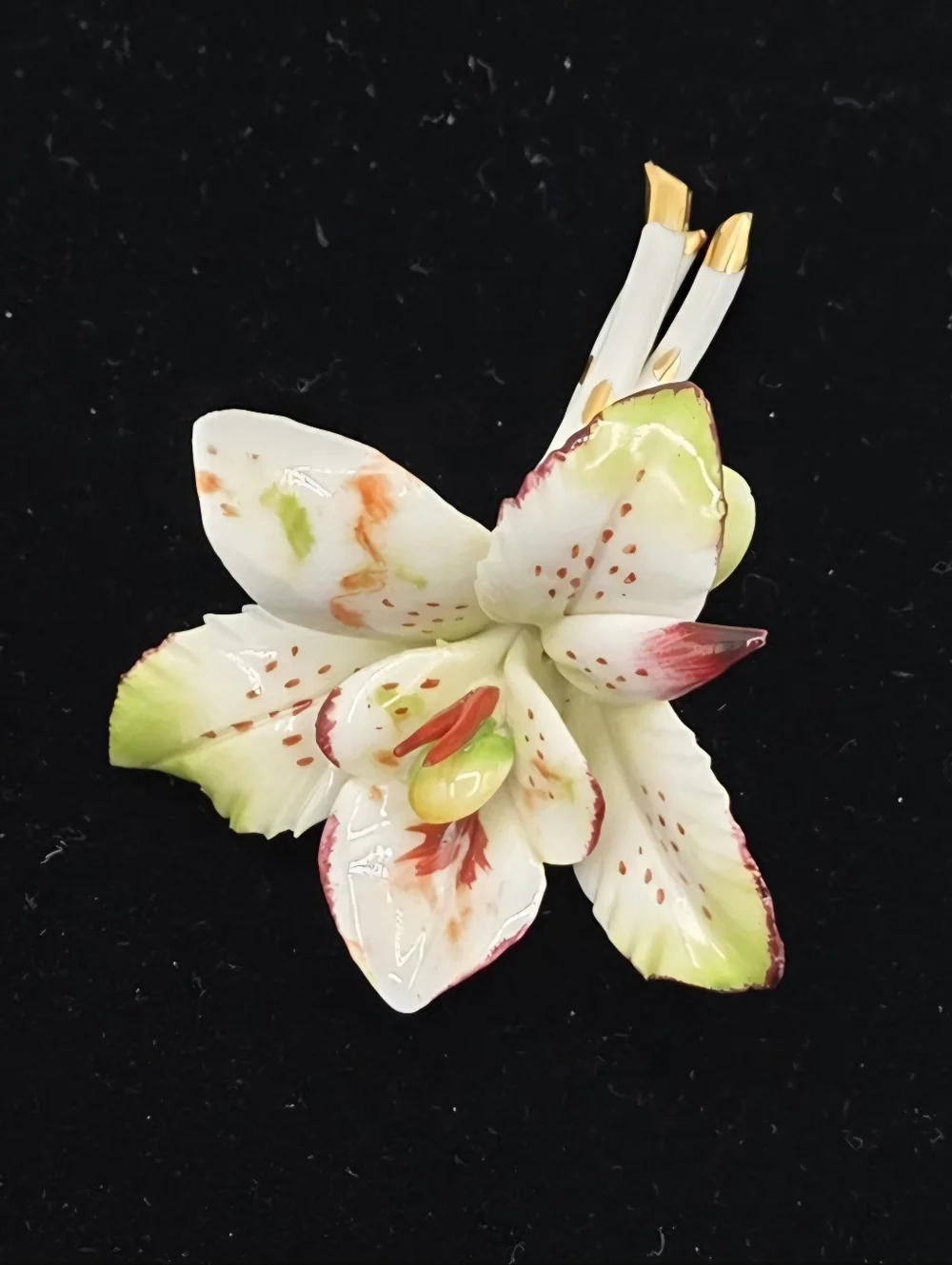 Porcelain Capodimonte Floral Lily Pin Brooch in Cream and Green